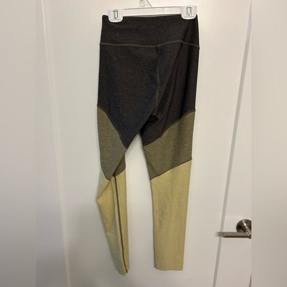 Outdoor Voices 7/8 Springs Leggings in Olive/Willow - Picture 5 of 10